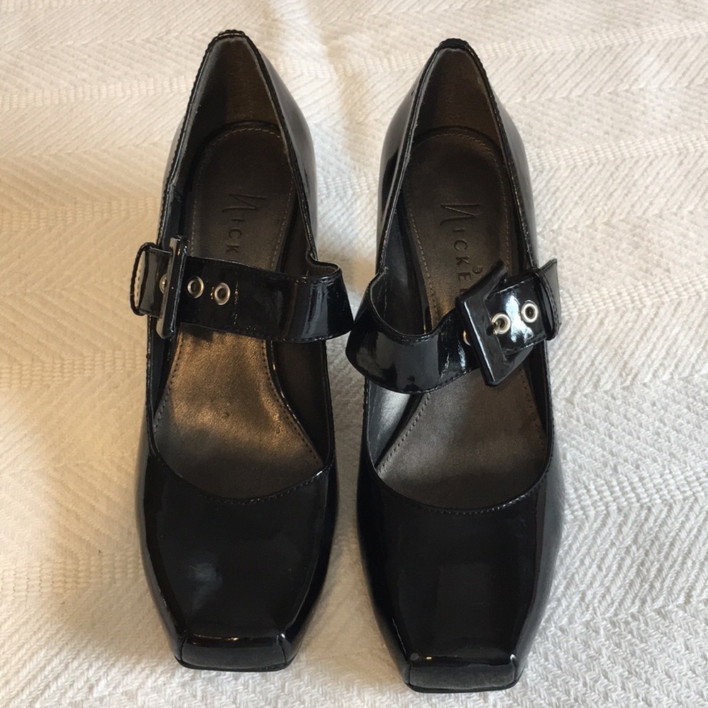 Square toe heel